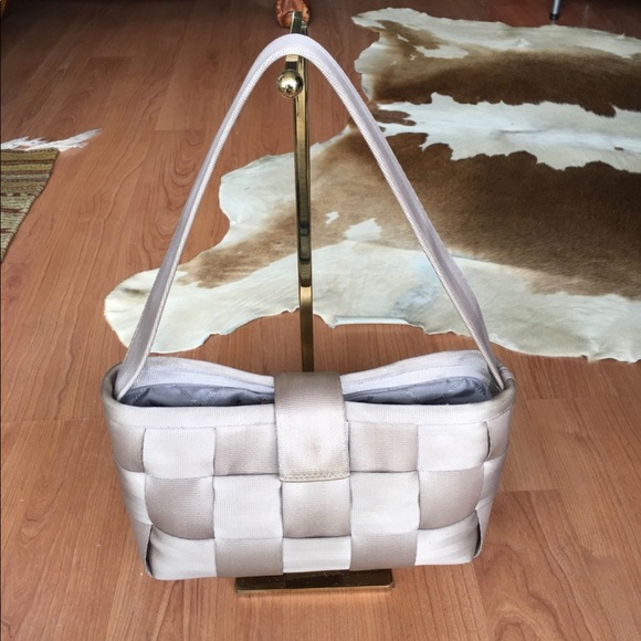 Harveys Handbags - Harvey Seatbelt bag silver shoulder bag single strap Open top with magnetic snap